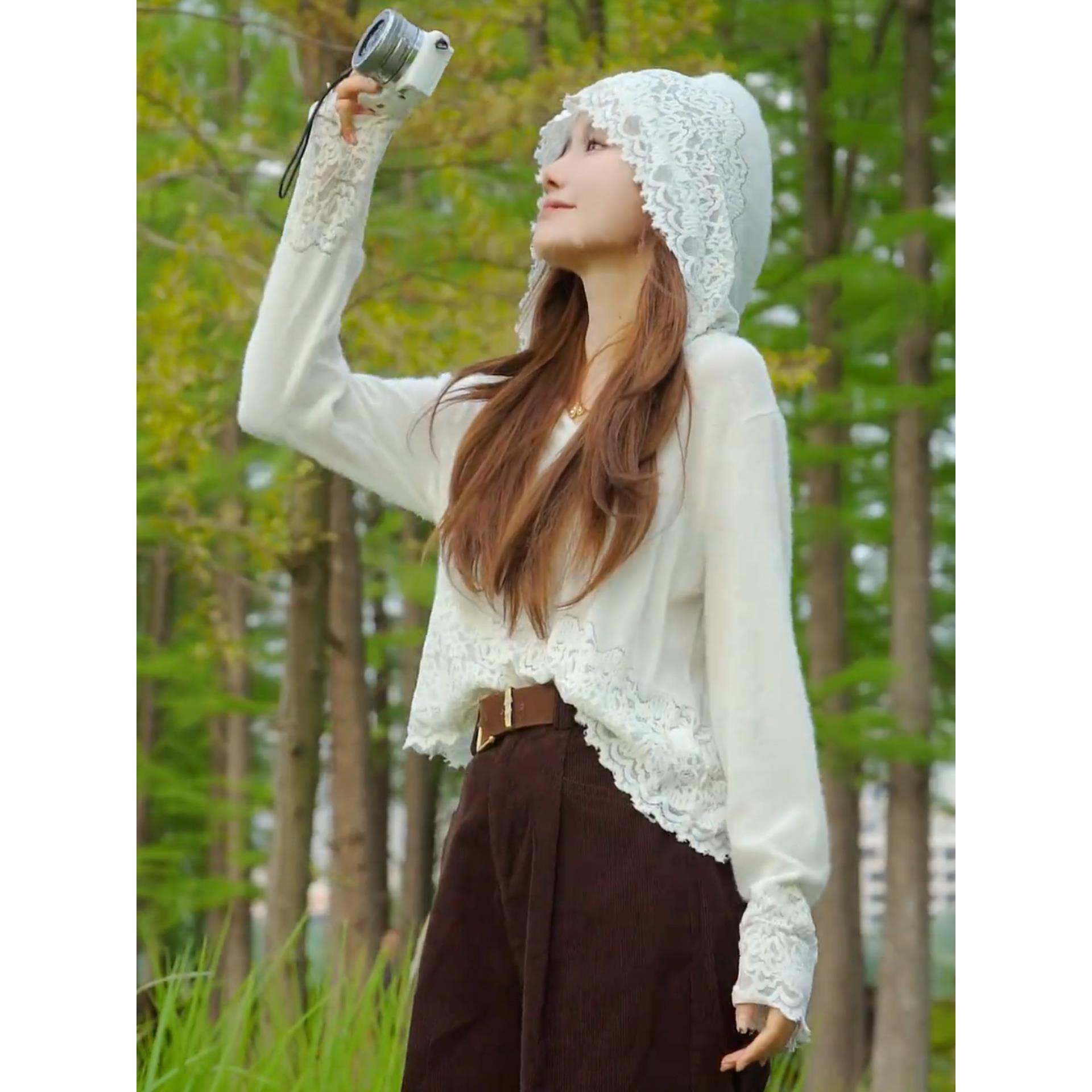 蕾丝拼接连帽长袖针织衫