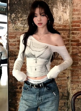 美式辣妹斜肩长袖t恤女春季比基尼印花修身显瘦性感露肩短款上衣