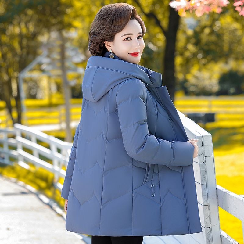 洋气中老年羽绒服女2025冬季新款时尚加厚中长款白鸭绒妈妈装外套