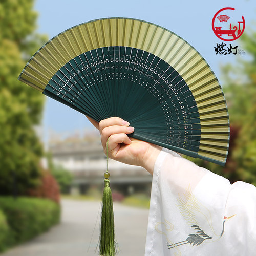 燃灯渐变色扇子女士便携折扇真丝
