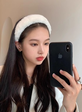 2025年新款网红加厚毛绒发箍女款秋冬复古高颅顶宽边白色毛毛头箍