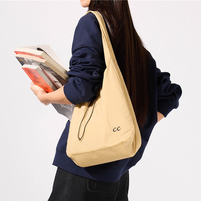 【COMMXN COMMXN】hug 2025秋冬新款纯色迷你中号大号随行包