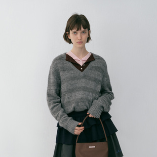 2026早春新款 hug DIRECTION 优雅镂空肌理感V领羊绒衫