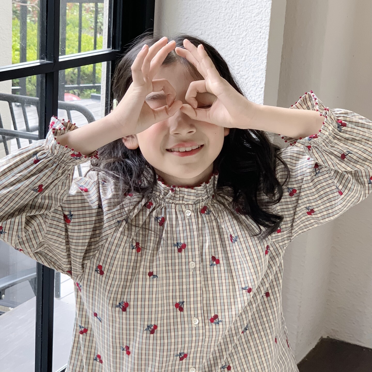 26SS女童法式宫廷风花边立领樱桃满绣刺绣手工刺绣格子衬衫上衣