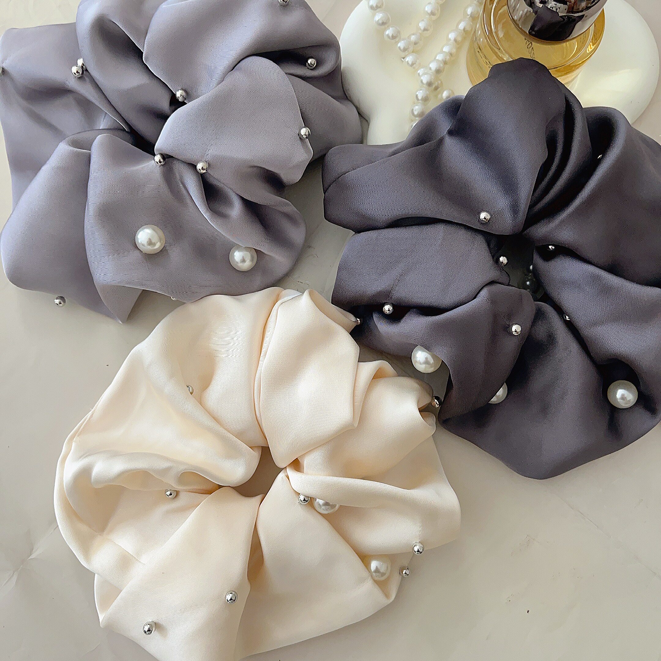 法式简约珍珠铆钉猪大肠发圈缎面头绳女感丸子头肥肠发绳