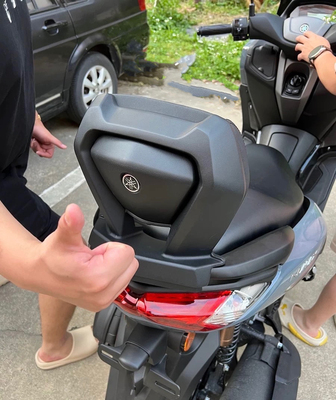 适用于雅马哈兴鹰 巡鹰125 25款NMAX155改装直上铝合金后靠背靠腰