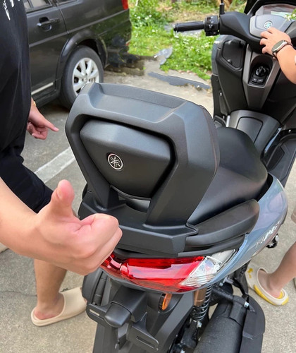 适用于雅马哈兴鹰 巡鹰125 25款NMAX155改装直上铝合金后靠背靠腰