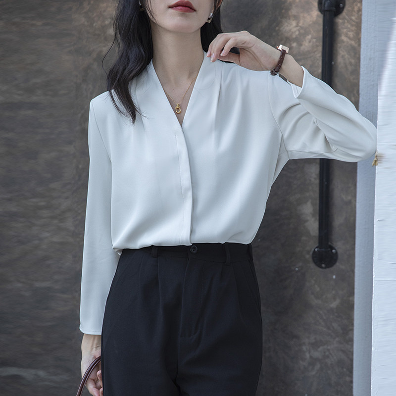 通勤干练个性V领简约设计