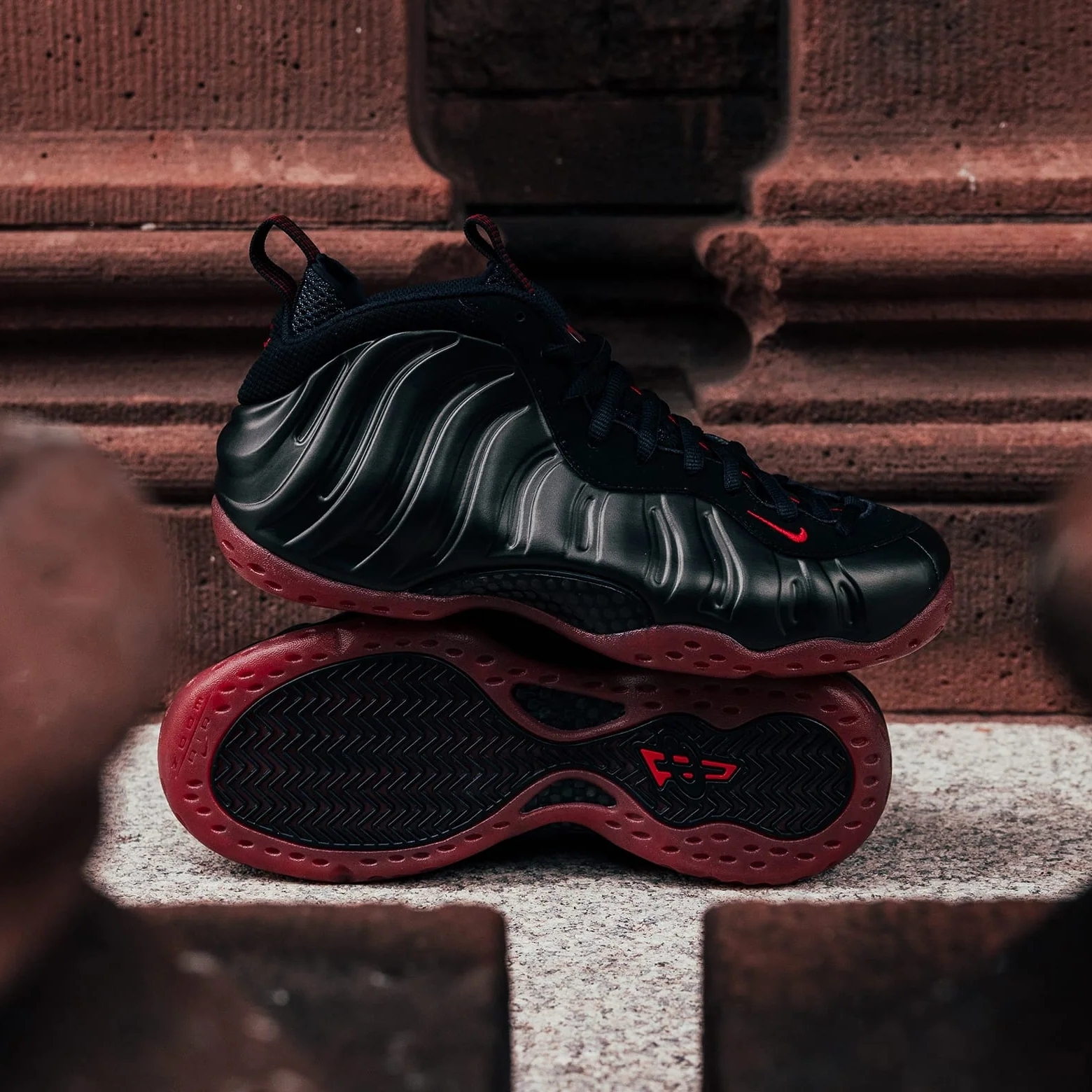 Nike耐克Foamposite黑红篮球鞋男