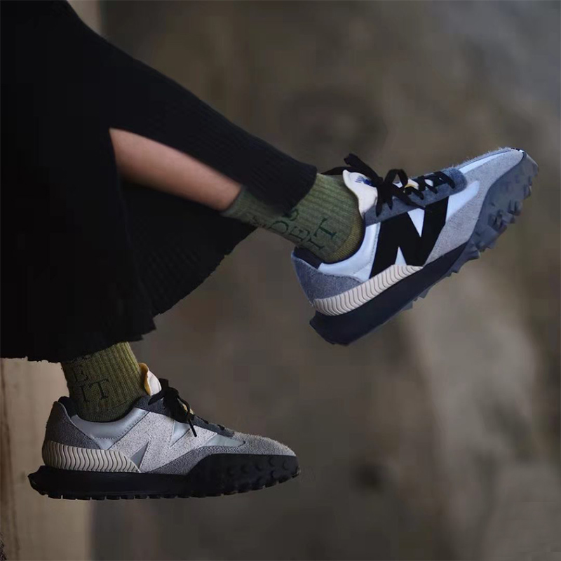 NEWBALANCE金属银减震男运动鞋