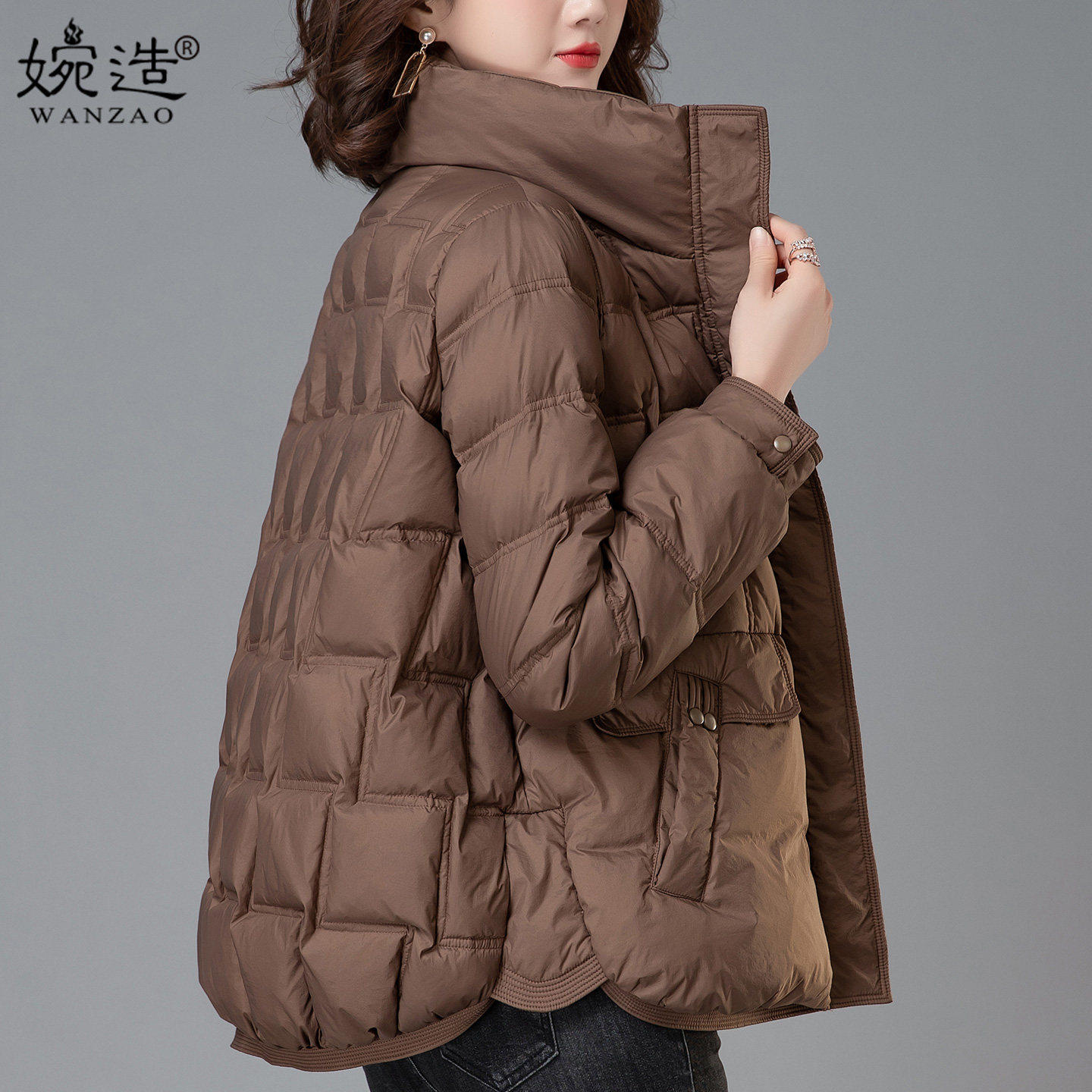 中老年妈妈羽绒服女短款2025冬装新款时尚洋派轻薄保暖白鸭绒外套,女装/女士精品,羽绒服,淘宝优惠券,粉丝福利购,淘宝优惠卷