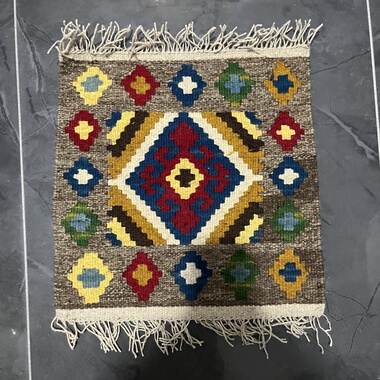 手工编织羊毛小毯子 地毯 桌垫 挂饰装饰品43x45cm