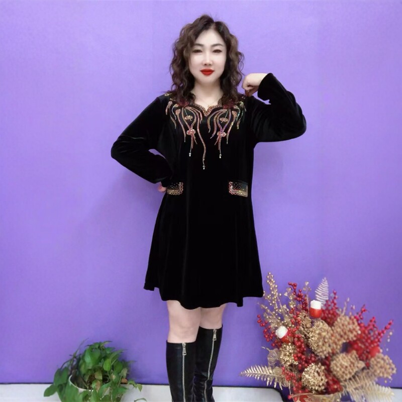 中年妈妈春季新款丝绒连衣裙宽松遮肚显瘦烫钻凤尾花气质感中长裙