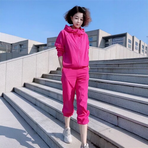 玫红色薄款女士休闲套装拉链连帽上衣抽绳九分裤速干防晒两件套女
