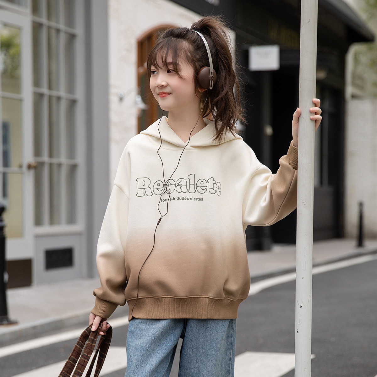 女童卫衣春秋款2026新款洋气儿童秋装上衣秋季初中生连帽衫外套潮