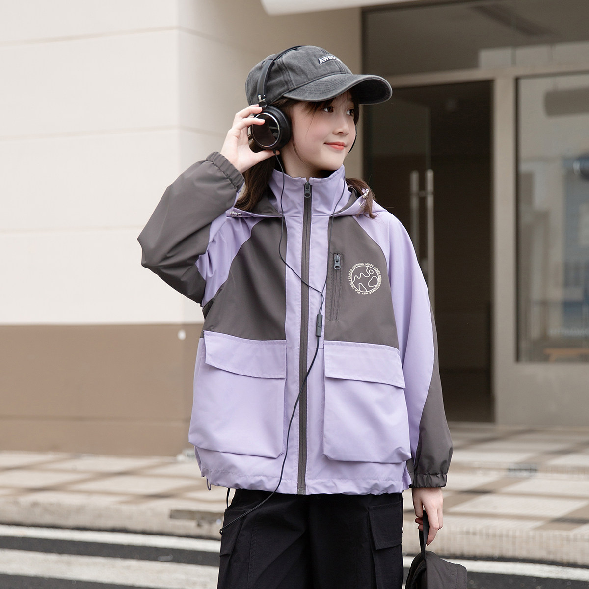 女童外套春秋款2026新款洋气儿童秋装上衣秋季初中生连帽卫衣超酷