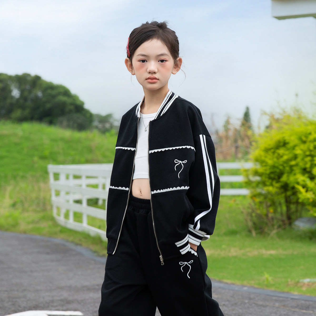 女童外套春秋款2026新款洋气儿童秋装上衣秋季初中生连帽卫衣超酷