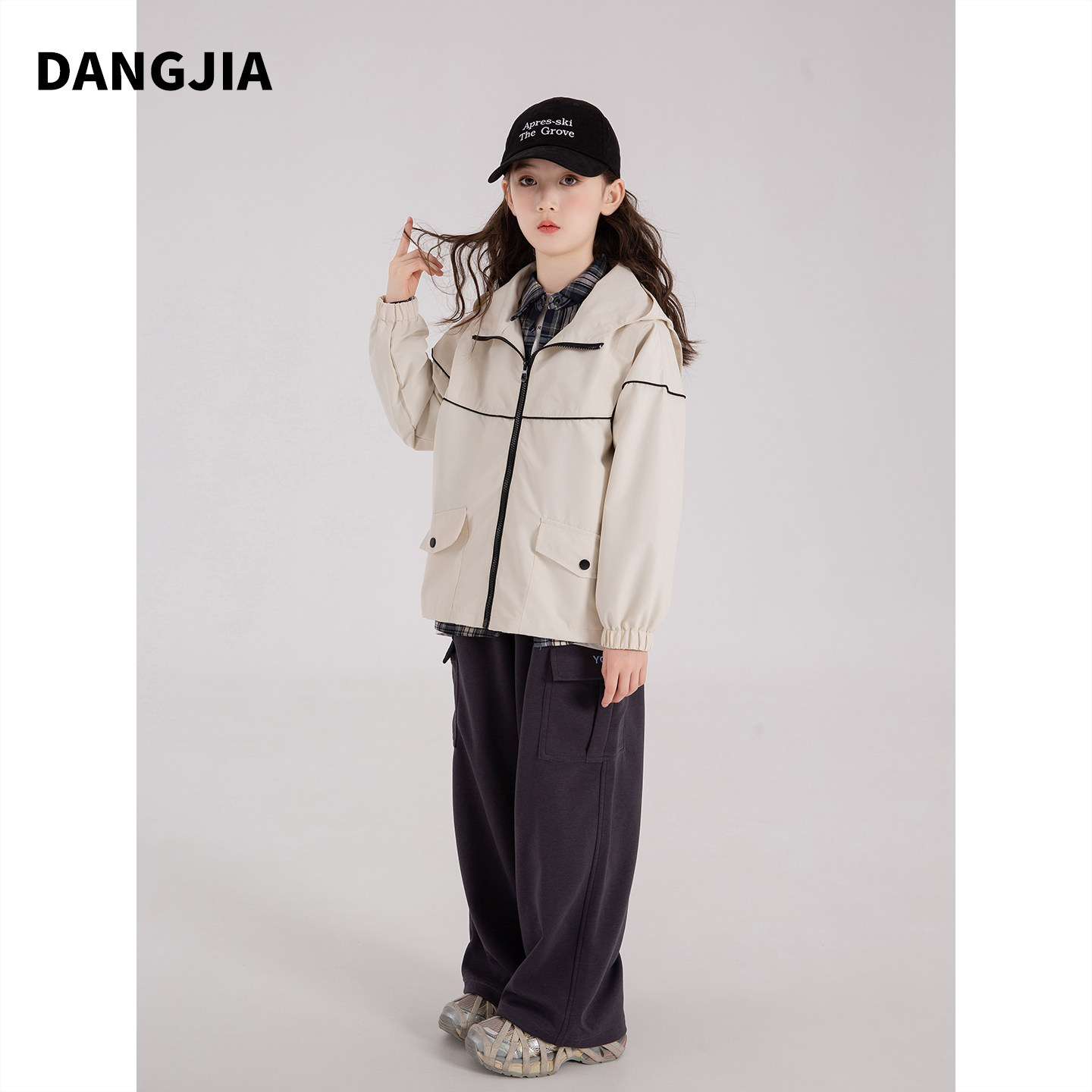 女童外套春秋款2026新款洋气儿童秋装上衣秋季初中生连帽卫衣超酷