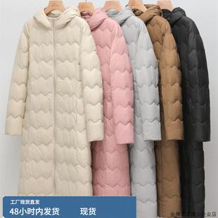 2025秋冬新款轻薄羽绒服女加长款连帽白鸭绒轻便过膝波浪显廋外套