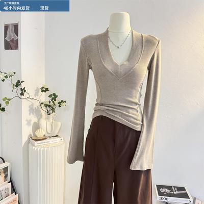 御姐风垫肩V领长袖T恤女2025秋冬磨毛加厚修身纯色内搭打底衫上衣