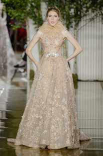 裸粉色时尚 Murad 晚礼服奢华手工钉珠新娘敬酒服 Zuhair 15年老店