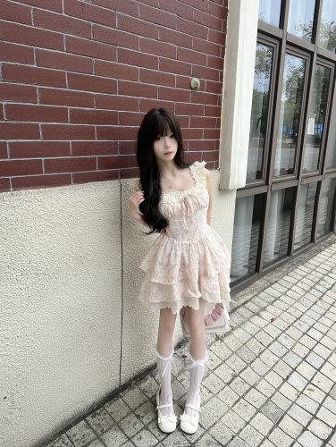 丹丹吃不饱水蜜桃小飞袖碎花女夏新款收腰显瘦蓬蓬公主短裙子