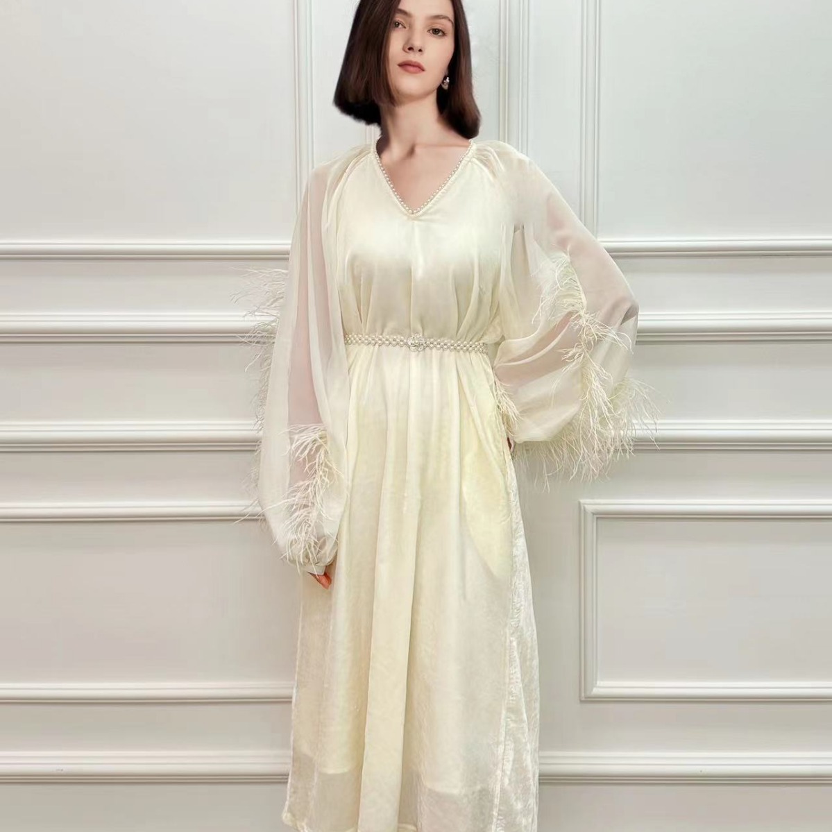 2023秋季V领灯笼袖钉毛金丝绒材质腰带收腰长款连衣裙女长袖A字裙