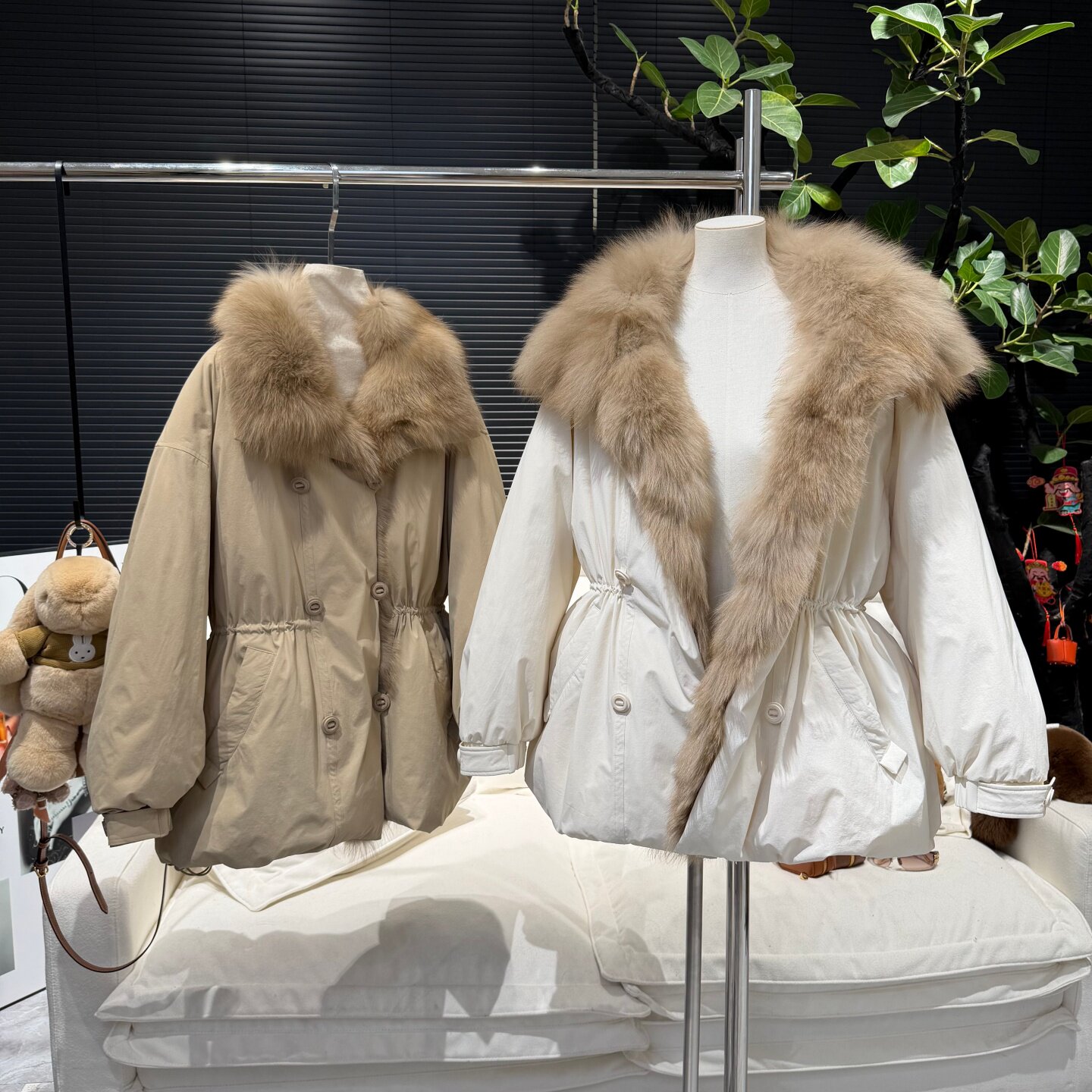 「北极之镜」超级大狐狸毛!90白鹅绒派克鹅绒服