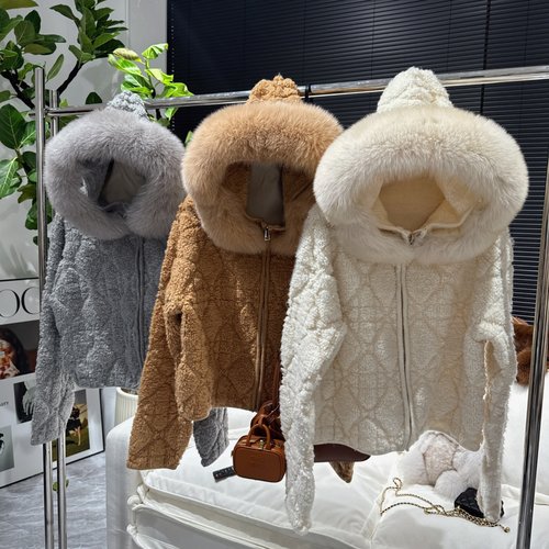 千金连帽真狐狸毛毛衣外套女