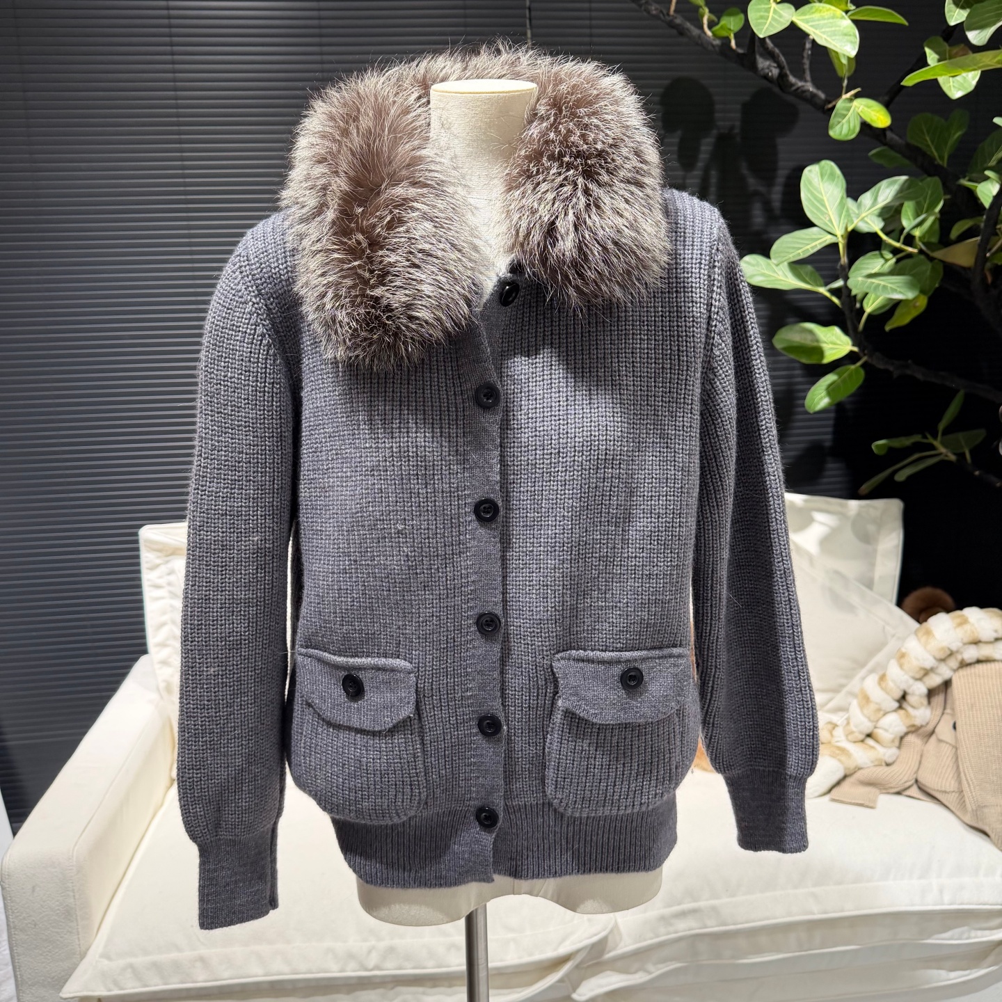 冬季时髦精品真狐狸毛领可拆卸羊毛混纺保暖毛衣开衫