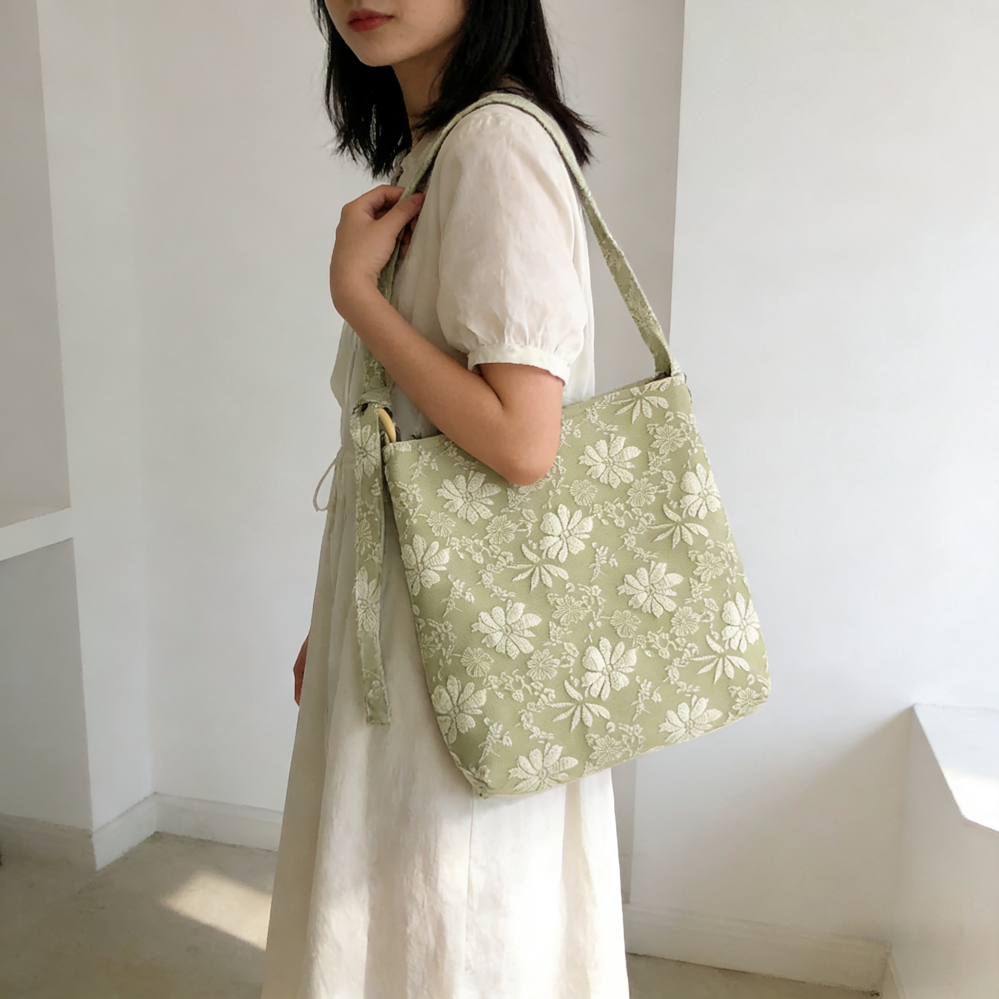 包包女2026春夏新款日韩森系复古花朵帆布袋百搭大容量斜挎单肩包