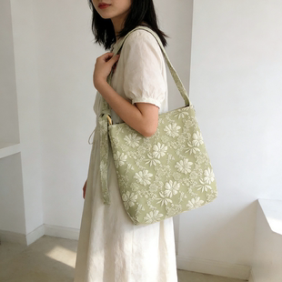 包包女2023夏季新款日韩森系复古花朵帆布袋百搭大容量斜挎单肩包