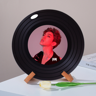 蔡徐坤kun周边黑胶唱片摆件电视柜杂志架装 创意礼品 饰摆件个性