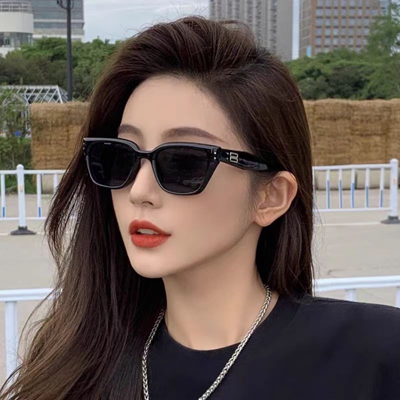 猫眼墨镜女款高级感2026新款港风方圆脸登山徒步海边旅游拍照复古图片