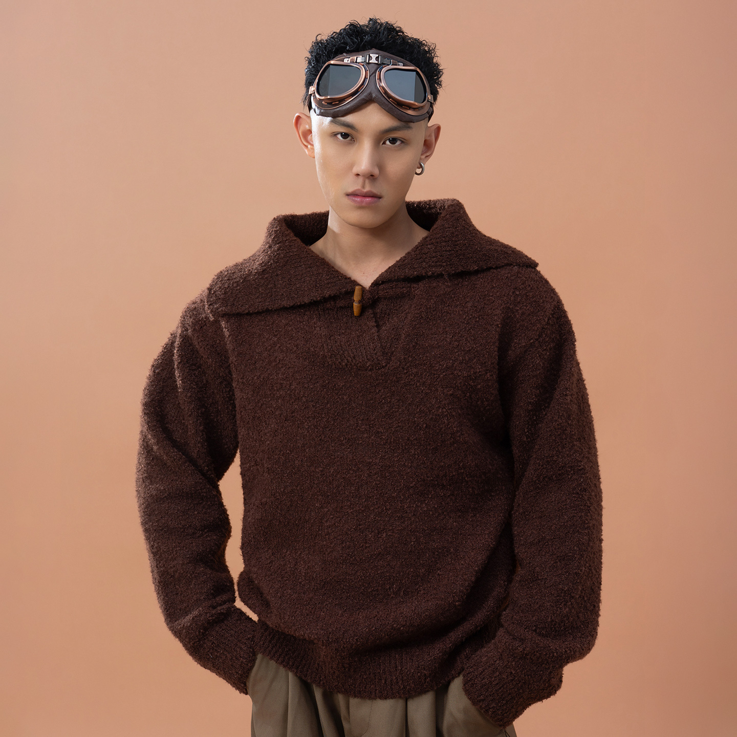 CLP咖色宽翻领针织衫羊毛毛衣