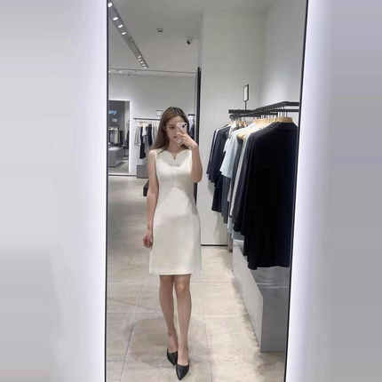 TH女装2026现货夏季经典三醋酯混纺v领修身显瘦连衣裙L0509630
