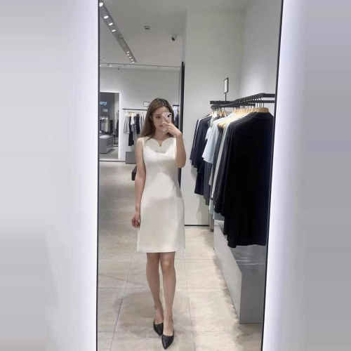 TH女装2026现货夏季经典三醋酯混纺v领修身显瘦连衣裙L0509630