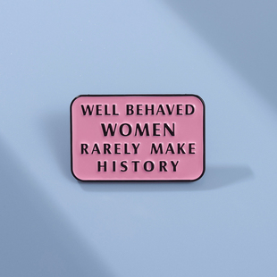 粉色字母胸针可爱日系卡通金属徽章衣服装饰包包别针防走光扣勋章