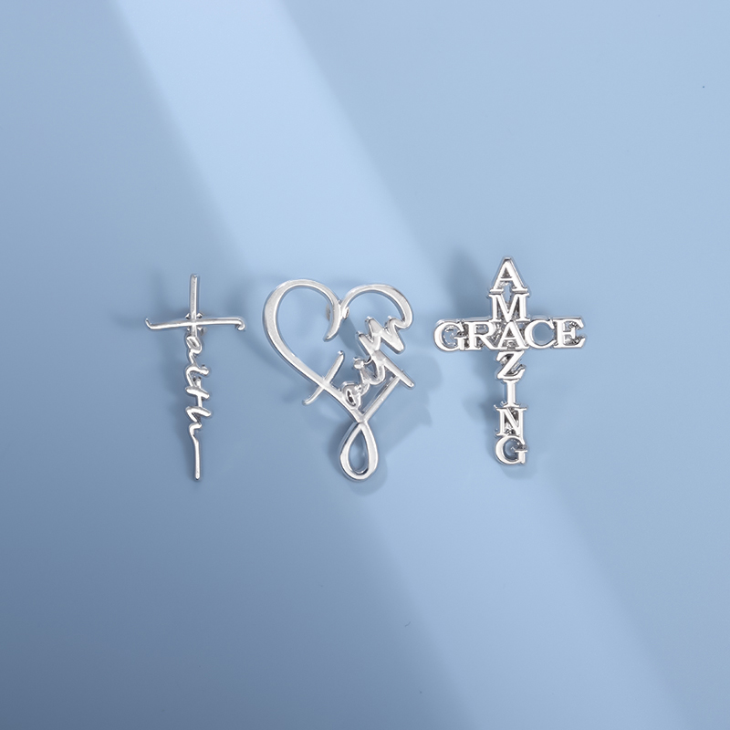 银色爱心胸针英文字母金属徽章