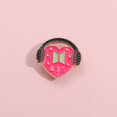 BTS防弹少年团卡通金属胸针男女学生礼物背包扣针配饰勋章挂件