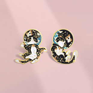 卡通慵懒星系猫咪动物可爱胸针金属徽章小众学生背包笔袋配饰挂件