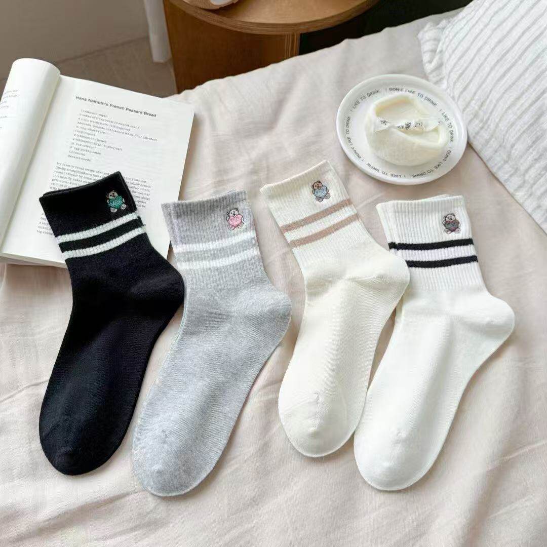卡通小熊刺绣中筒袜女2026春夏精梳棉条纹袜口拼色学院风可爱袜子