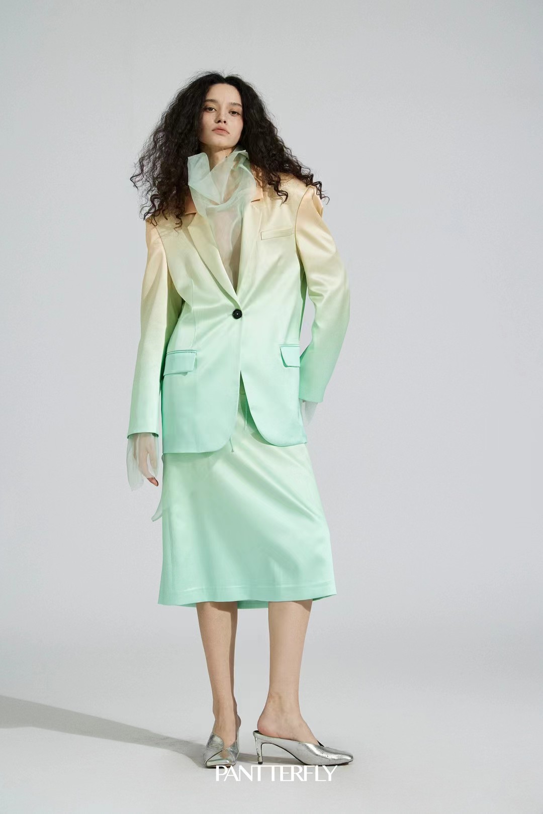 2025秋冬新款设计师品牌PANTTERFLY时尚西服套装系列打底衫