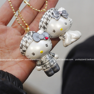 日本凯蒂猫千鸟格贵妇造型系列盲盒kitty猫挂件KT猫公仔包包挂饰