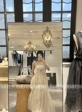 JAGEE CHEN 裸粉色雕花袖套抹胸背带裙套装【PARTOU】