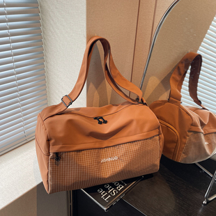 轻便大容量短途健身行李包2026新款百搭通勤旅行斜挎包男女登机包