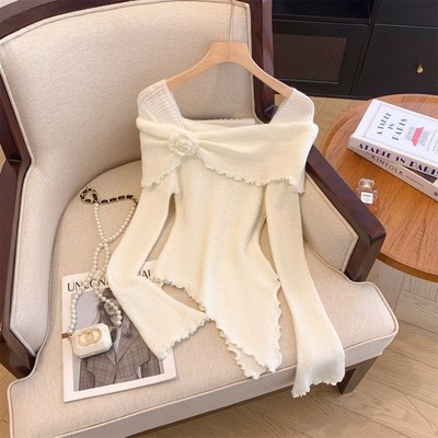 气质温柔立体花朵一字肩上衣女秋冬新款显瘦洋气木耳边针织衫毛衣