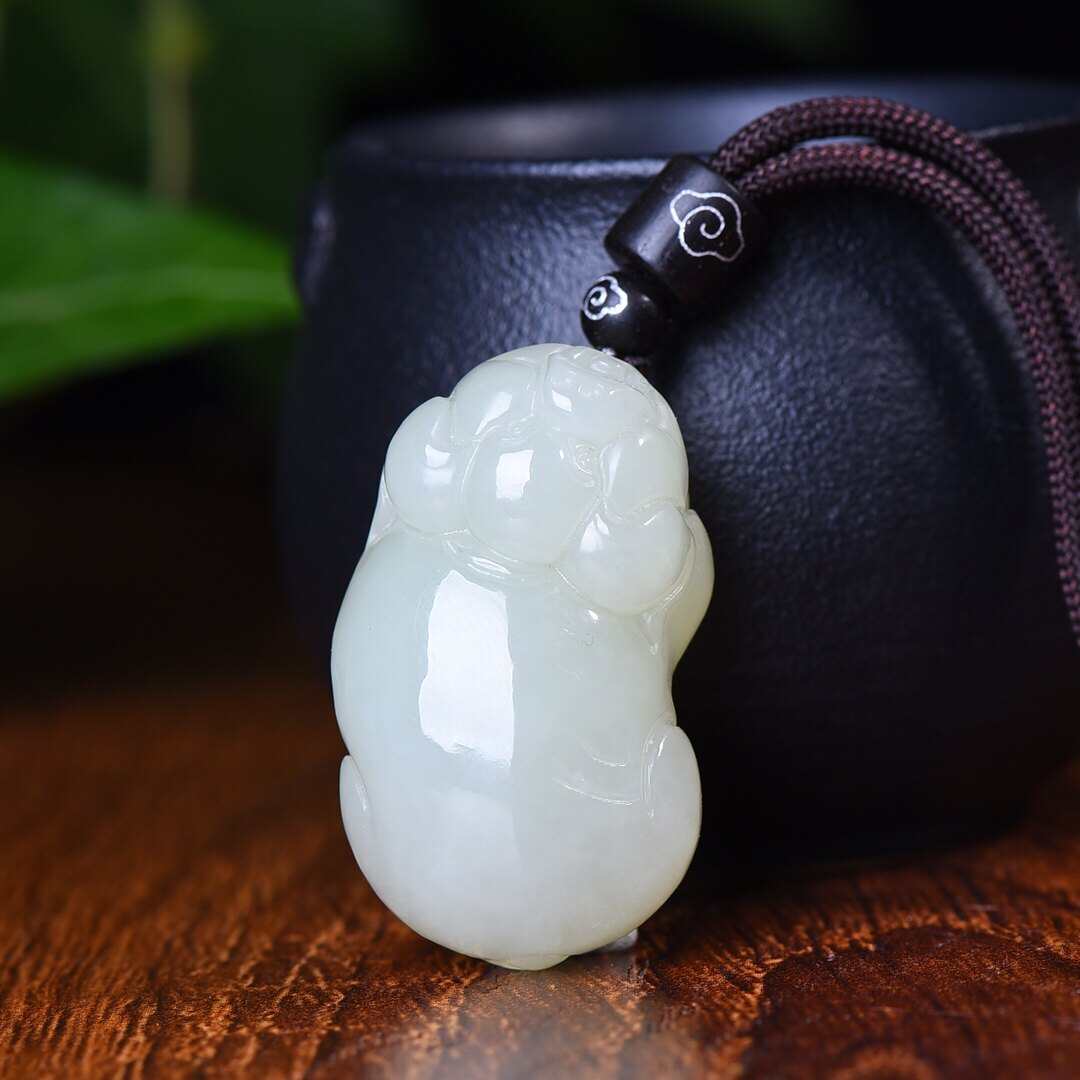 新疆和田玉羊脂玉白玉青白玉发财猪生肖猪吊坠男女款挂件玉坠玉佩