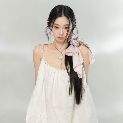 VIAPITTI品牌设计感百搭丝巾