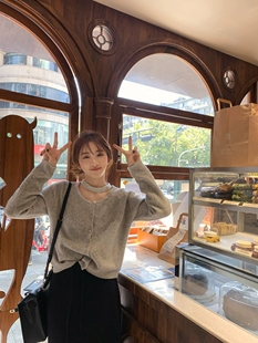 新款 小众设计感小心机挂脖长袖 花伦家 内搭打底毛衣女2022冬季